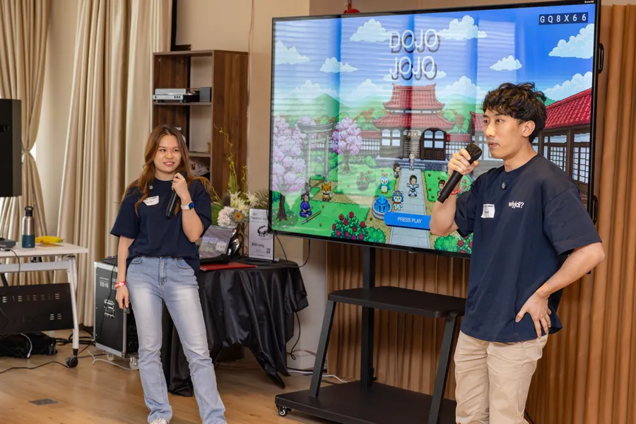 Reynard & May Yee pitching at Ideas Fest S1